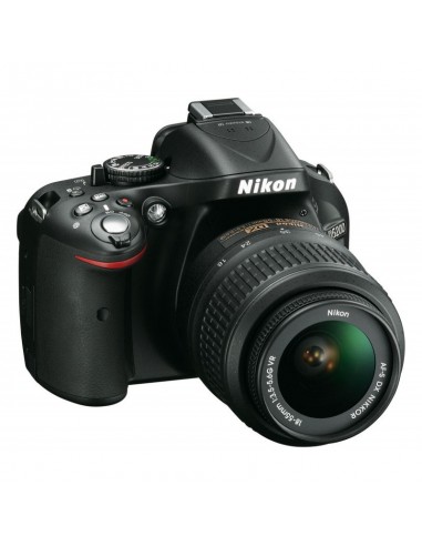 Reflex Nikon D5200 + Objectif AF-S DX Nikkor 18-55mm f/3.5-5.6G VR